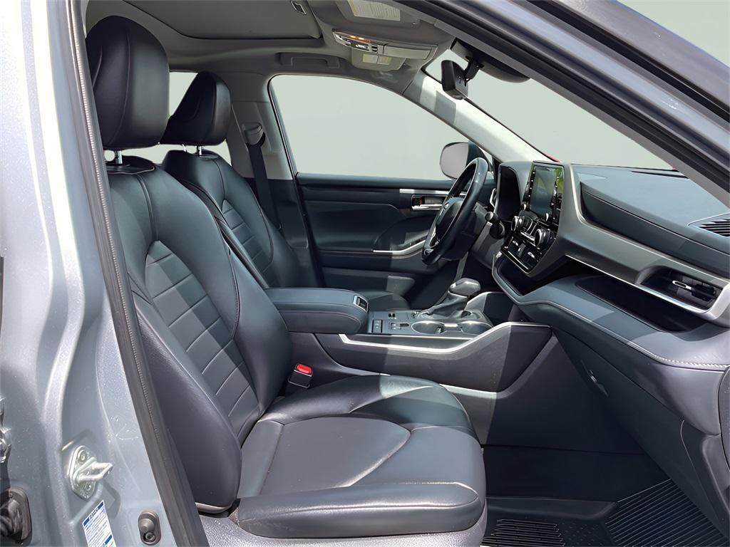 used 2021 Toyota Highlander Hybrid car, priced at $33,263