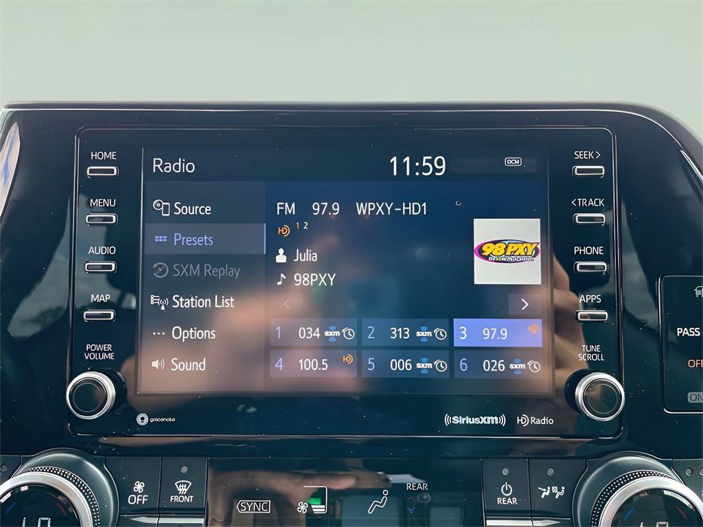 used 2021 Toyota Highlander Hybrid car, priced at $33,263