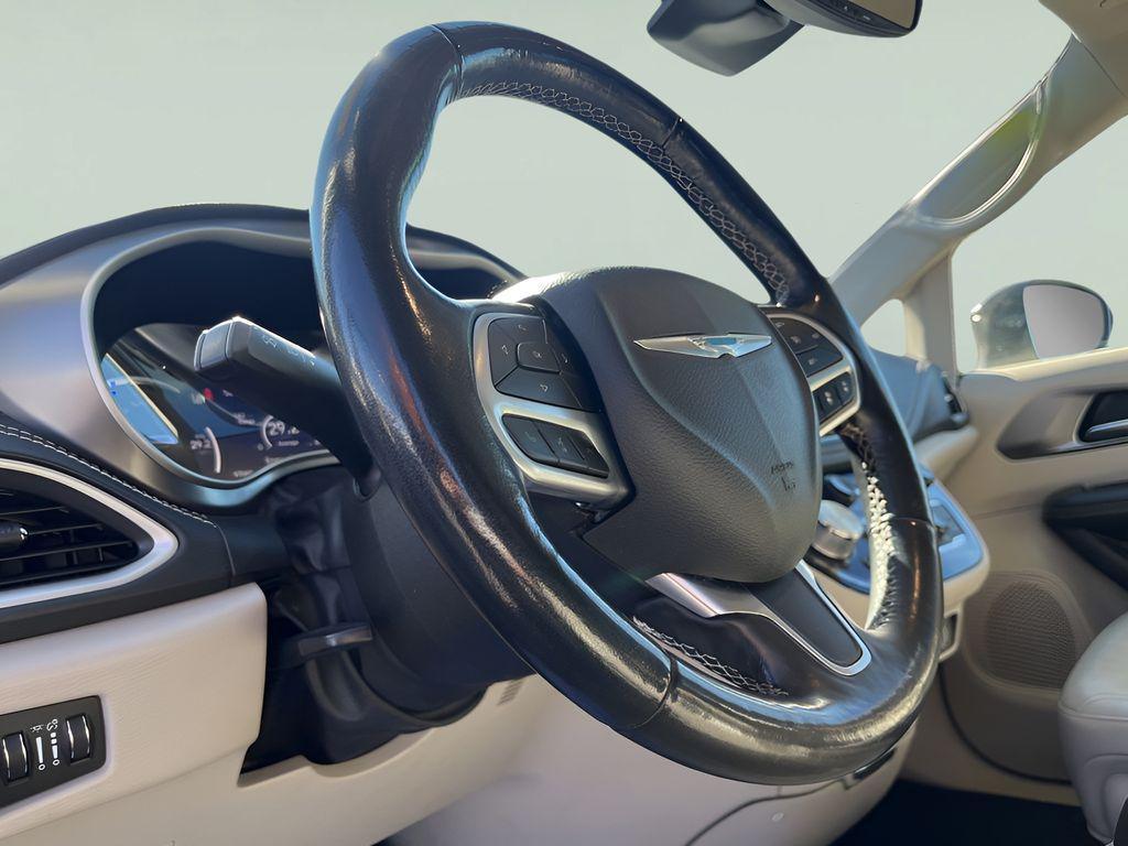 used 2021 Chrysler Pacifica Hybrid car, priced at $18,850