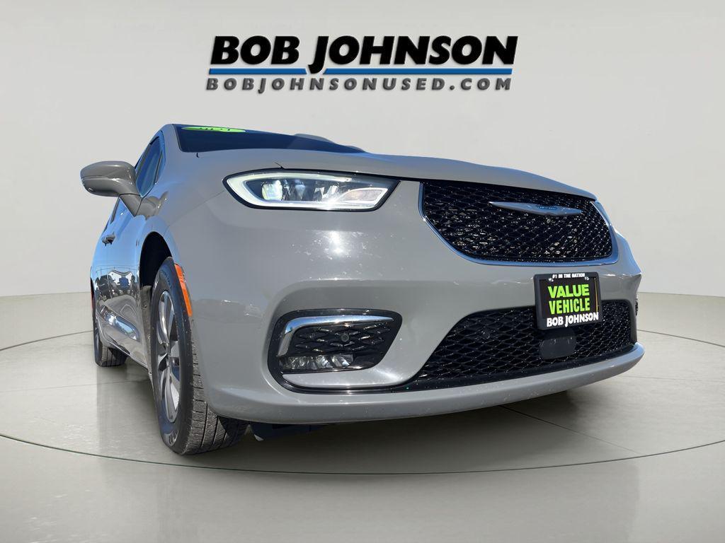 used 2021 Chrysler Pacifica Hybrid car, priced at $18,850
