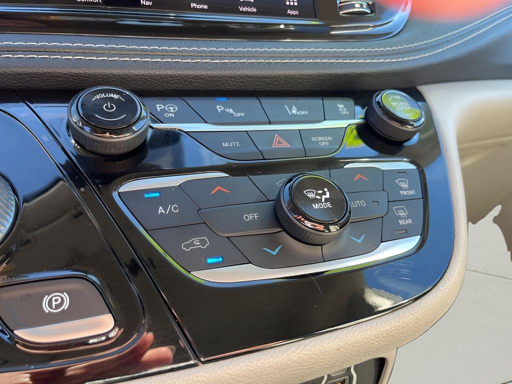 used 2021 Chrysler Pacifica Hybrid car, priced at $18,850