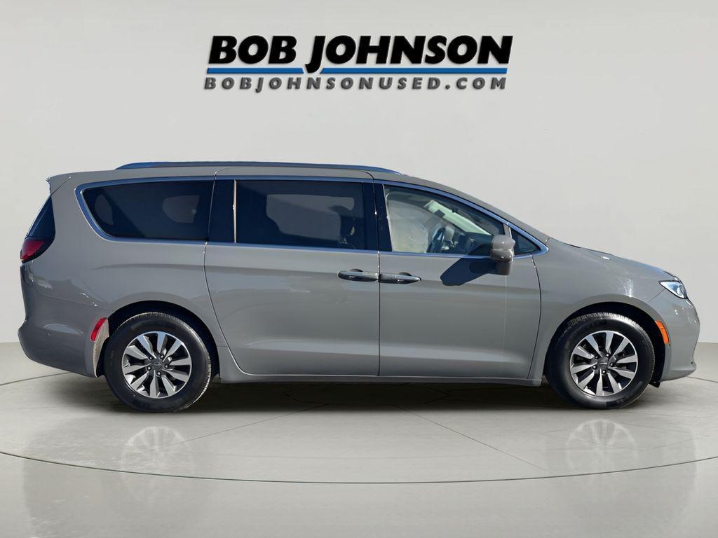 used 2021 Chrysler Pacifica Hybrid car, priced at $18,850