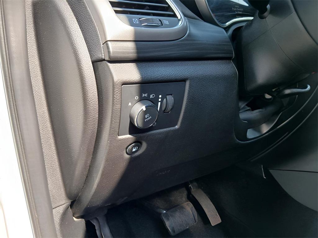 used 2022 Jeep Grand Cherokee car, priced at $27,997