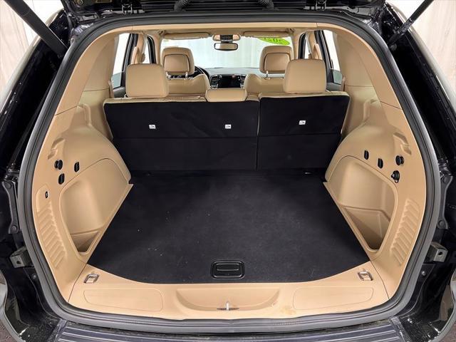 used 2021 Jeep Grand Cherokee car, priced at $25,000