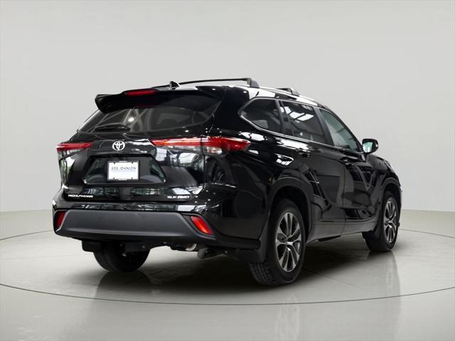 used 2023 Toyota Highlander car, priced at $39,047