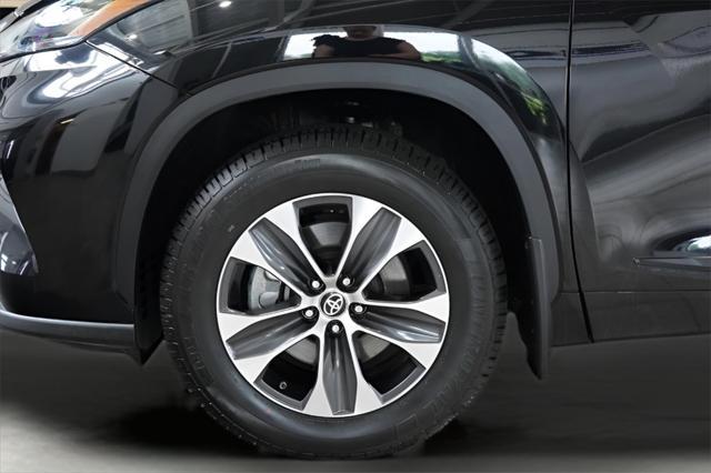used 2023 Toyota Highlander car, priced at $39,047