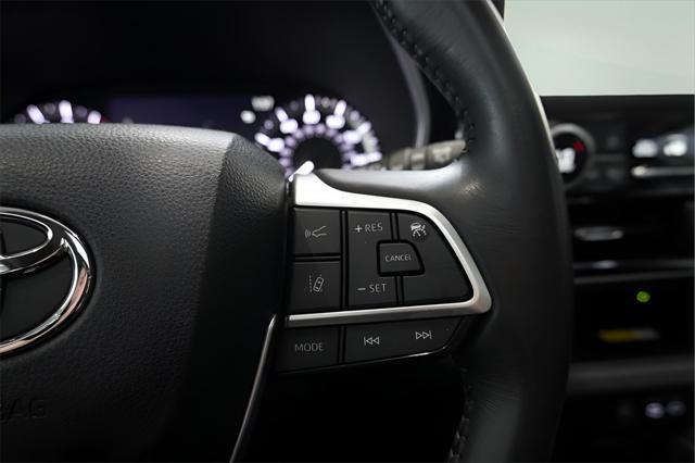 used 2023 Toyota Highlander car, priced at $39,047