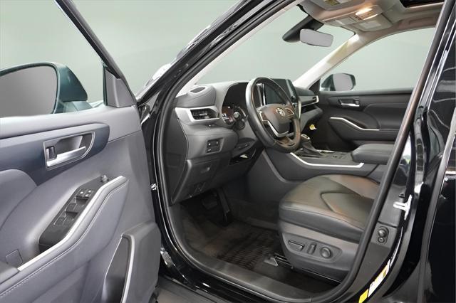 used 2023 Toyota Highlander car, priced at $39,047