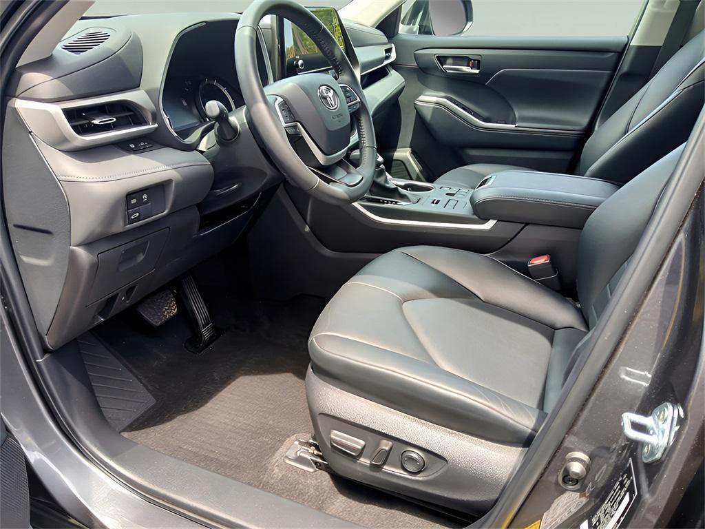 used 2024 Toyota Highlander car, priced at $41,782