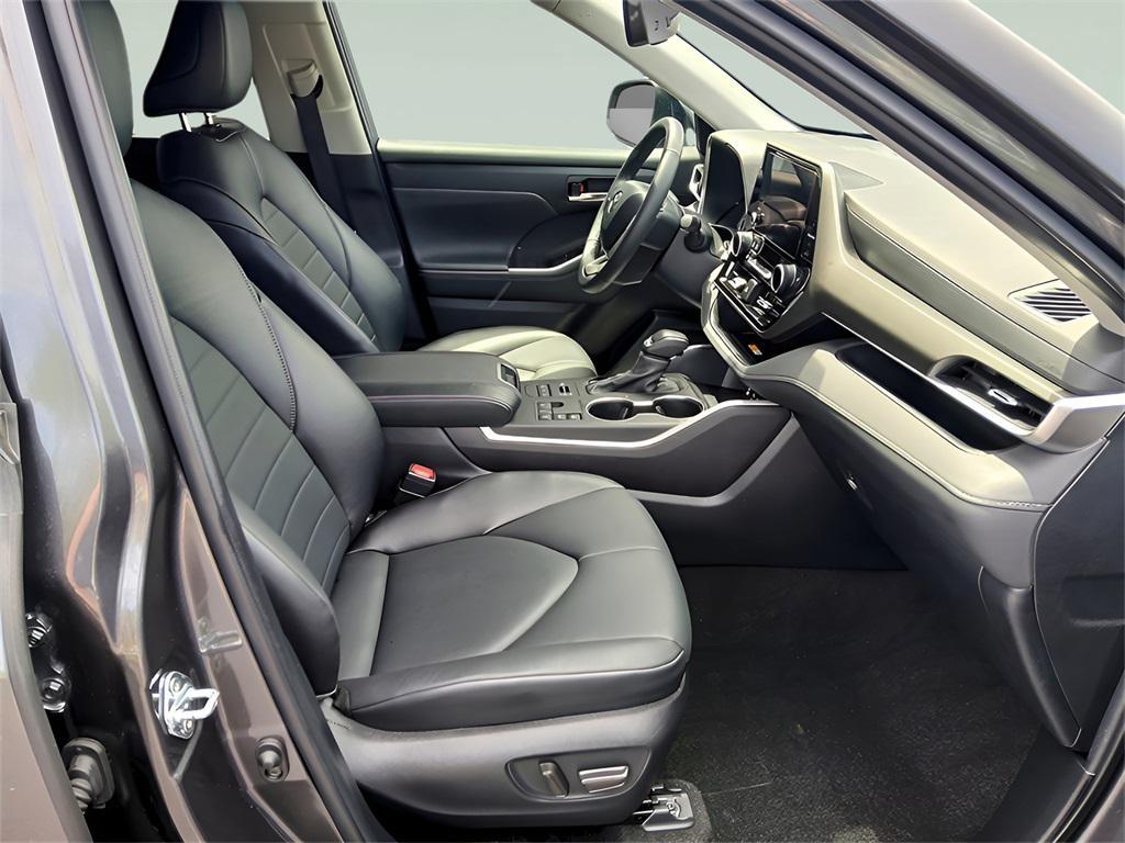 used 2024 Toyota Highlander car, priced at $41,782