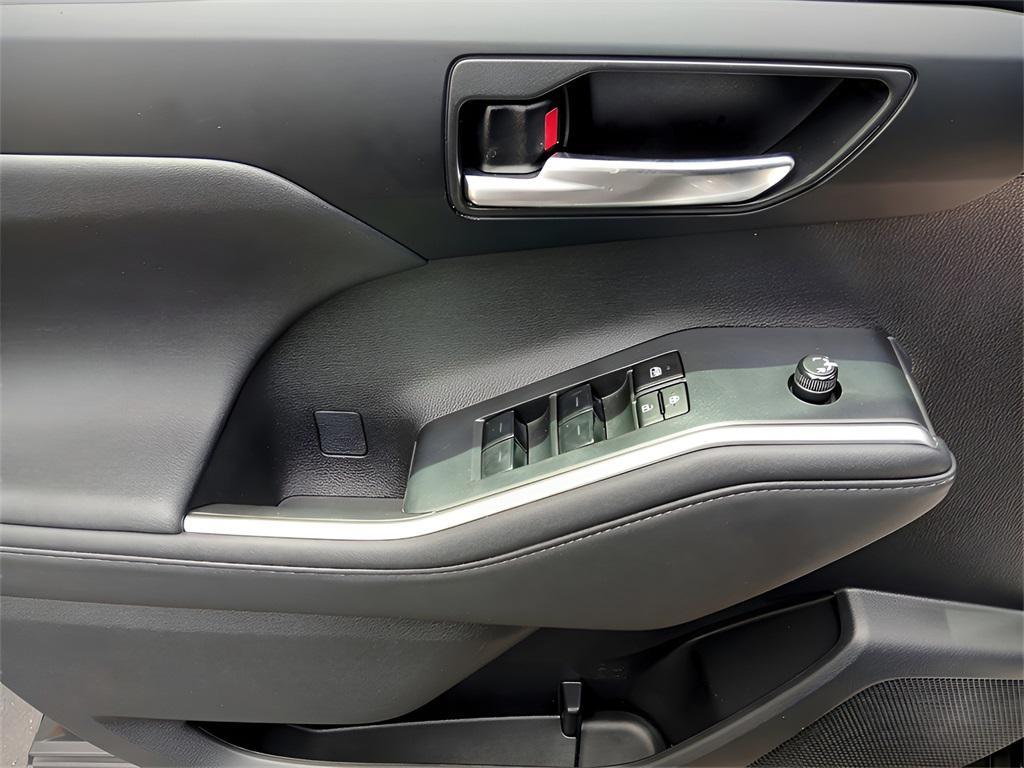 used 2024 Toyota Highlander car, priced at $41,782