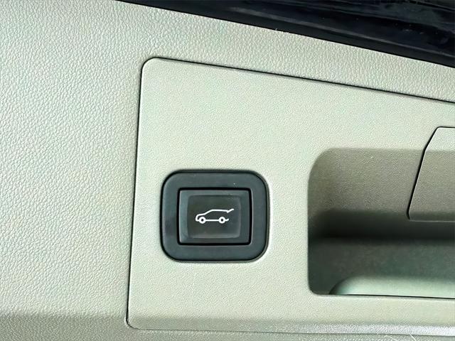 used 2022 Cadillac XT5 car, priced at $32,413