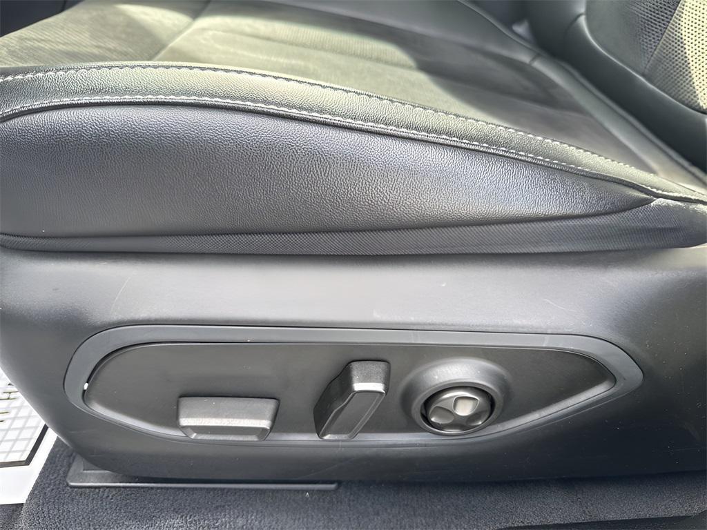 used 2023 Jeep Grand Cherokee car, priced at $32,995