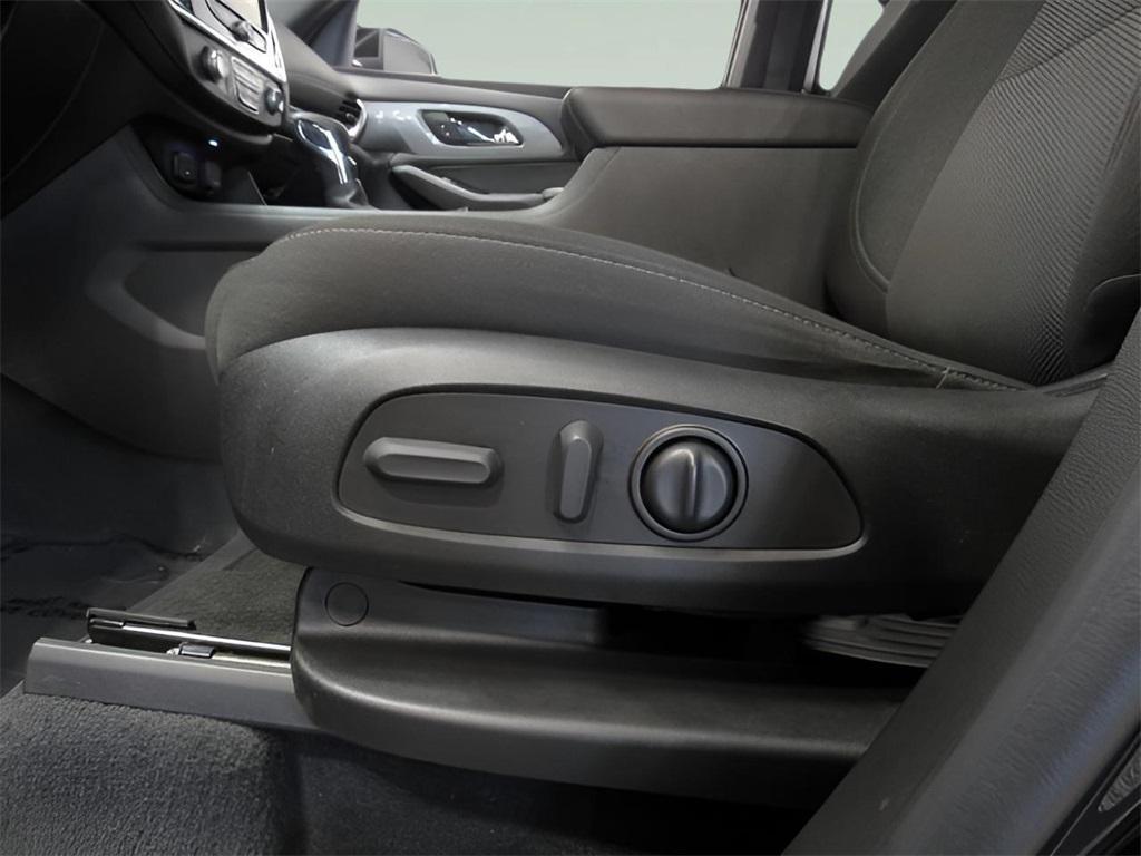 used 2023 Chevrolet Traverse car, priced at $30,586