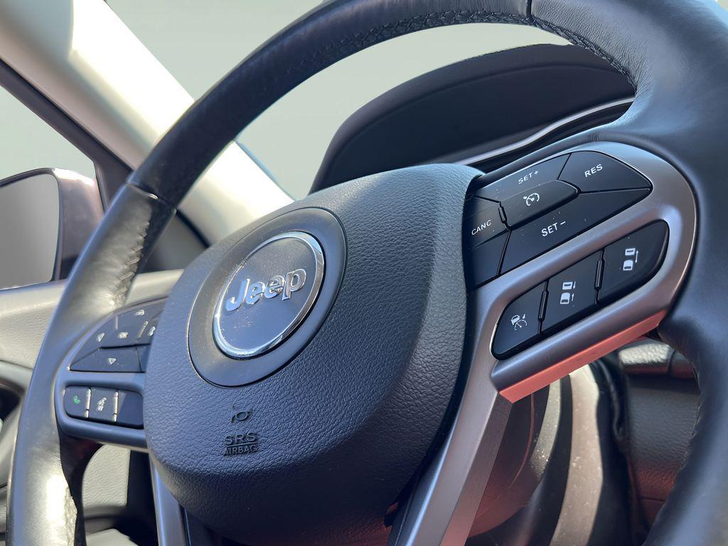 used 2019 Jeep Cherokee car, priced at $16,255