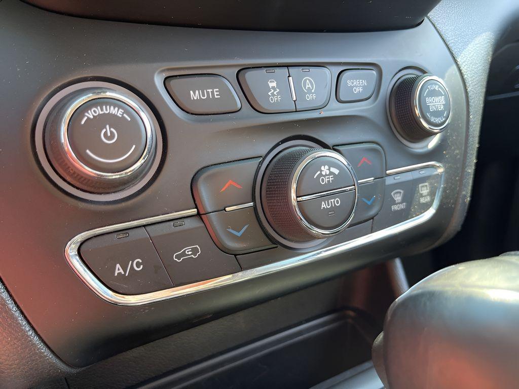 used 2019 Jeep Cherokee car, priced at $16,255