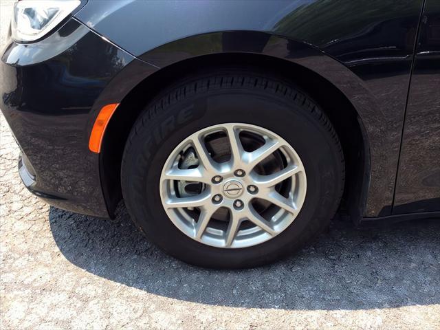 used 2022 Chrysler Pacifica car, priced at $26,066