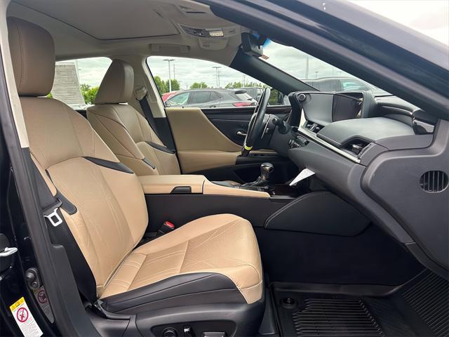 used 2019 Lexus ES 300h car, priced at $27,979