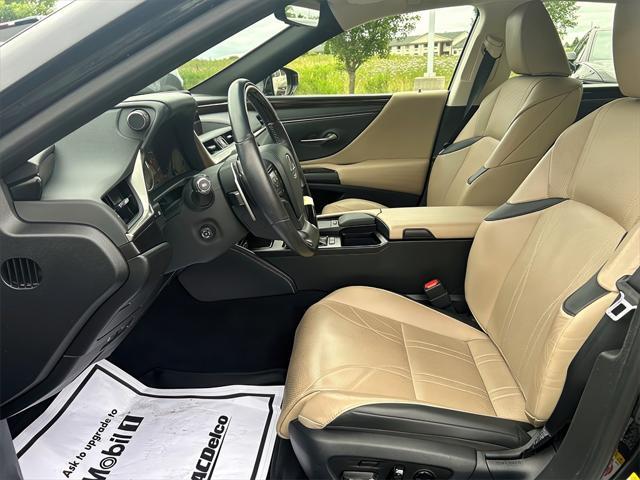 used 2019 Lexus ES 300h car, priced at $27,979