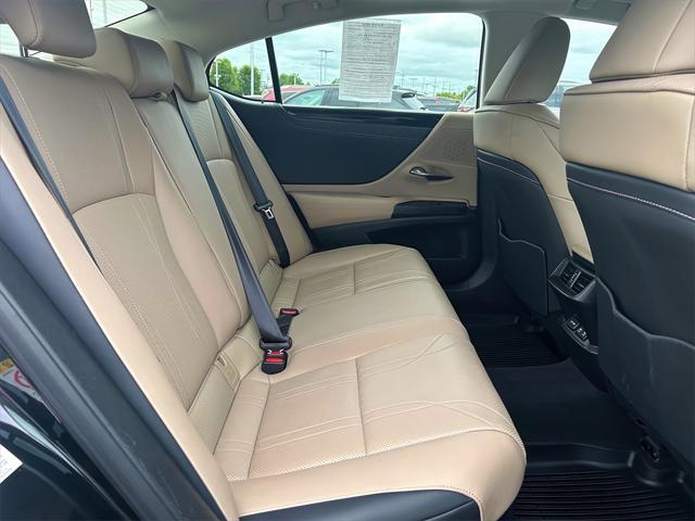 used 2019 Lexus ES 300h car, priced at $27,979