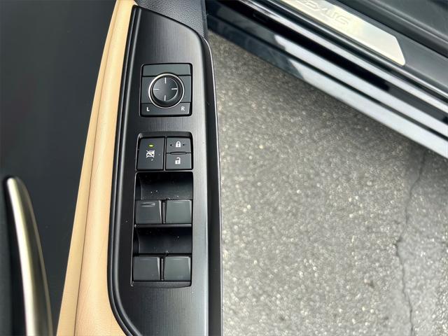 used 2019 Lexus ES 300h car, priced at $27,979