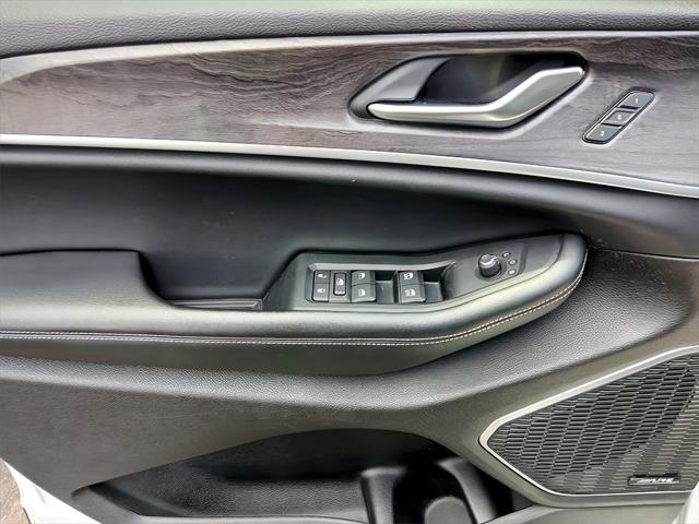 used 2022 Jeep Grand Cherokee car, priced at $32,495