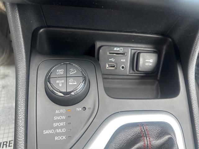 used 2016 Jeep Cherokee car, priced at $10,895