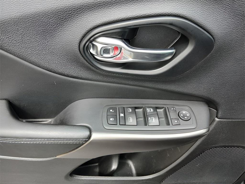 used 2021 Jeep Cherokee car, priced at $16,299