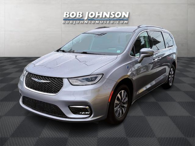 used 2021 Chrysler Pacifica Hybrid car, priced at $20,868