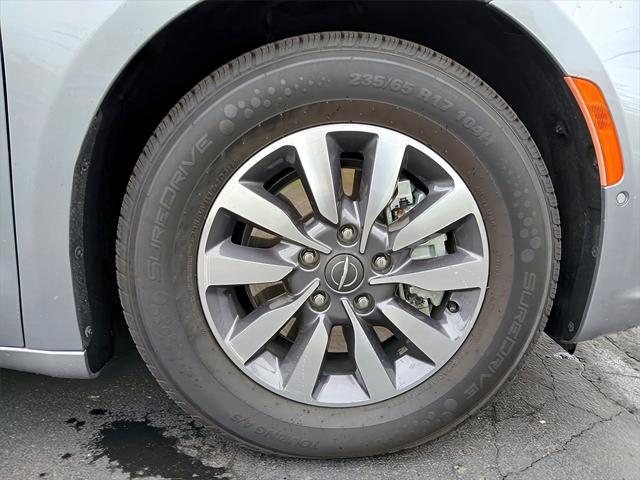 used 2021 Chrysler Pacifica Hybrid car, priced at $20,868