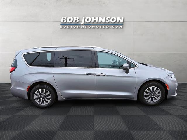 used 2021 Chrysler Pacifica Hybrid car, priced at $20,868