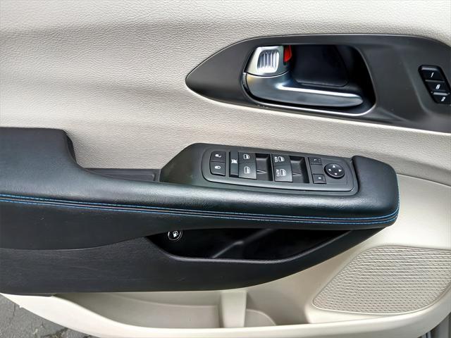 used 2021 Chrysler Pacifica Hybrid car, priced at $20,868