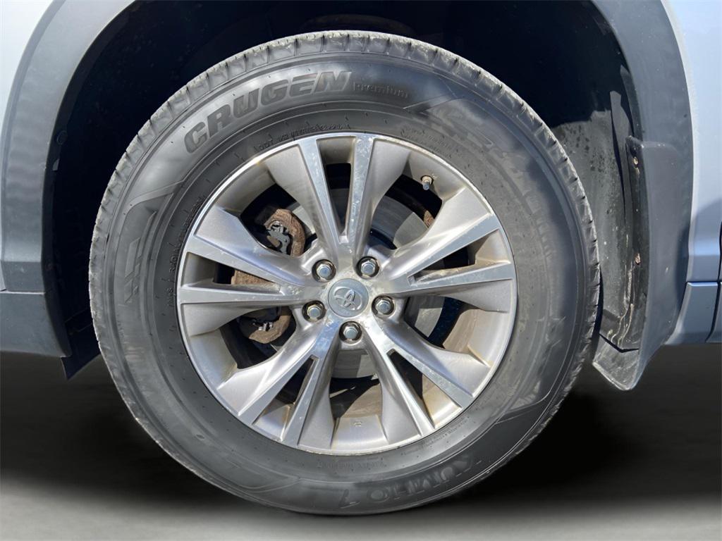 used 2015 Toyota Highlander car, priced at $15,749