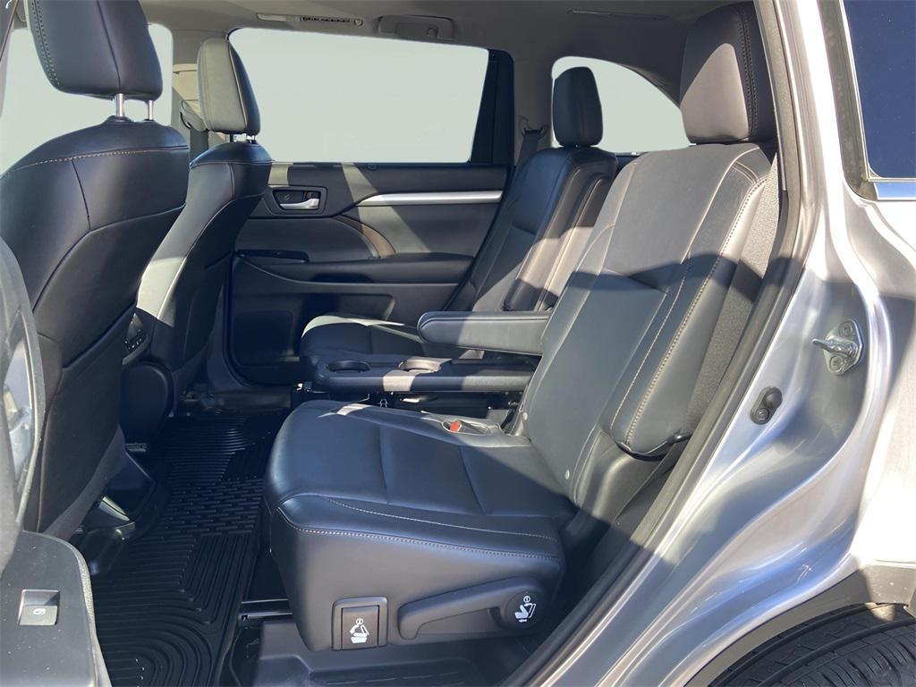 used 2015 Toyota Highlander car, priced at $15,749
