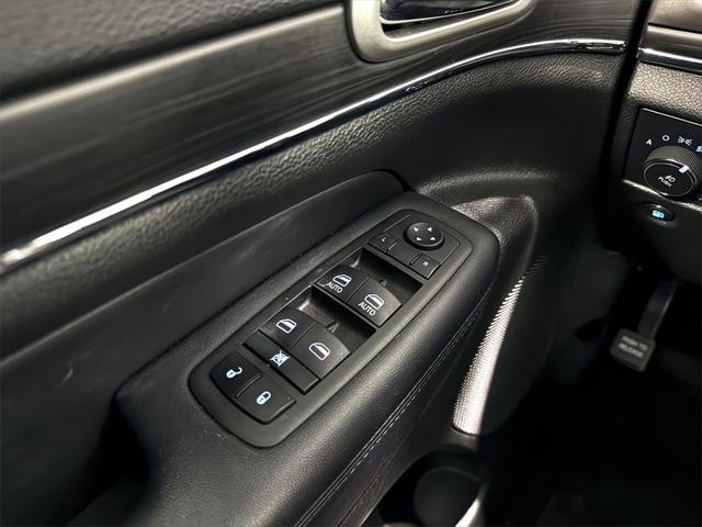 used 2022 Jeep Grand Cherokee car, priced at $32,540