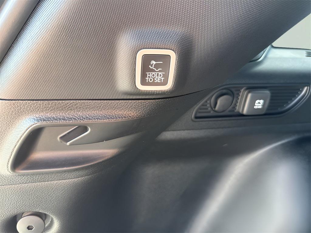 used 2024 Jeep Grand Cherokee car, priced at $40,999