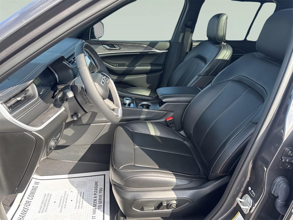 used 2024 Jeep Grand Cherokee car, priced at $40,999
