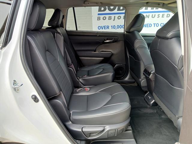 used 2022 Toyota Highlander car, priced at $37,995
