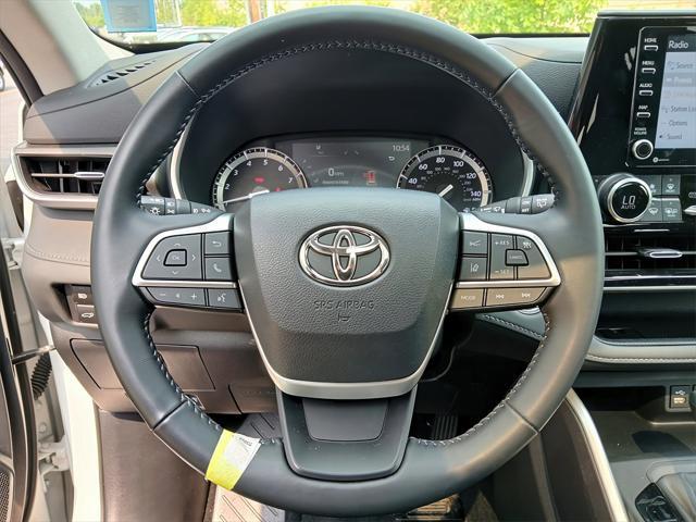 used 2022 Toyota Highlander car, priced at $37,995