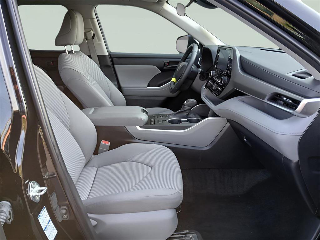 used 2022 Toyota Highlander car, priced at $32,745