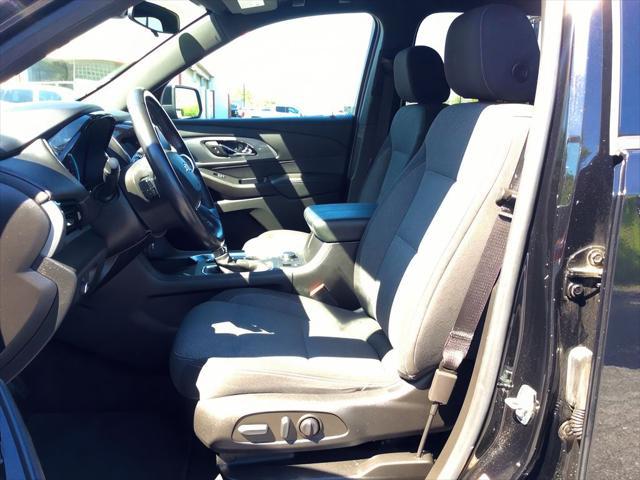 used 2022 Chevrolet Traverse car, priced at $34,182