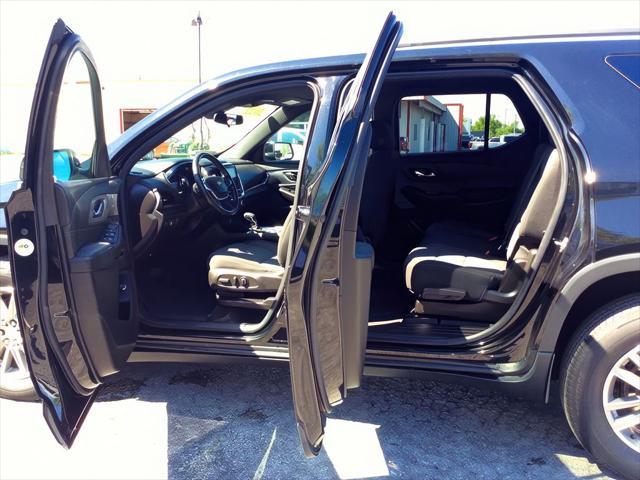used 2022 Chevrolet Traverse car, priced at $34,182