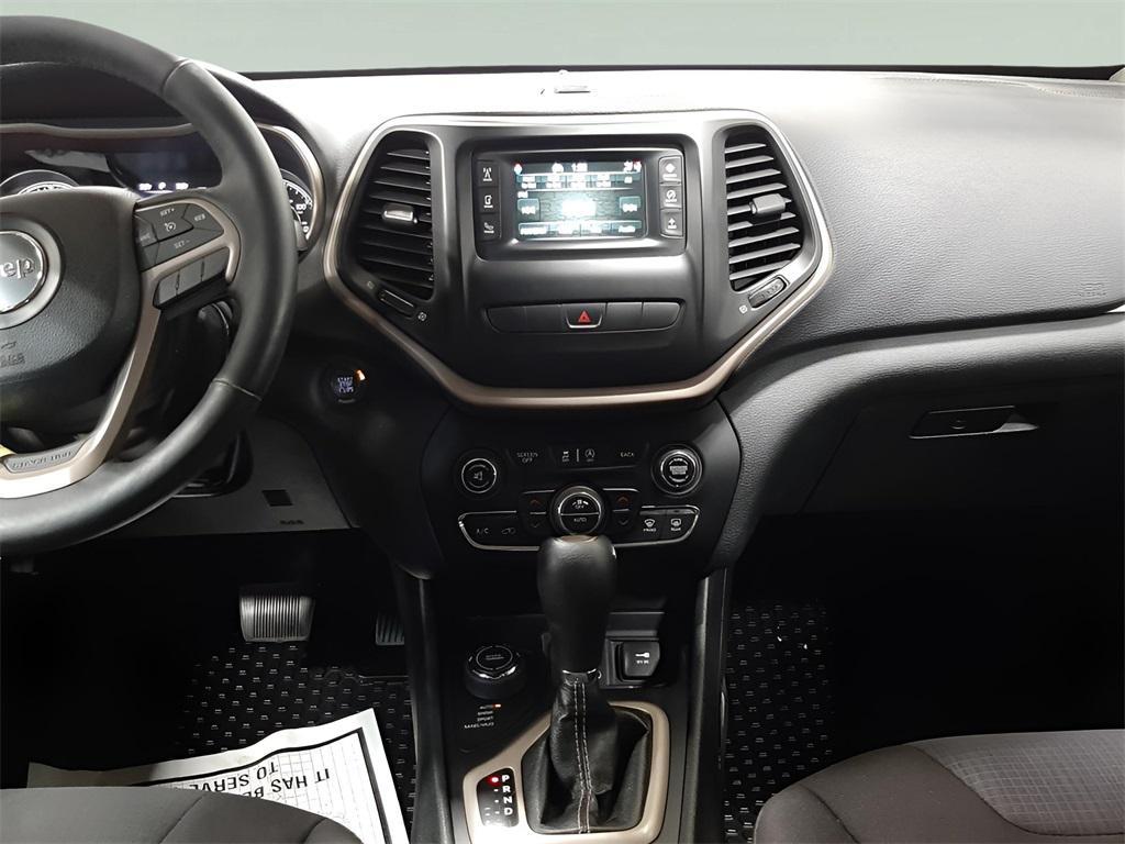 used 2015 Jeep Cherokee car, priced at $12,990