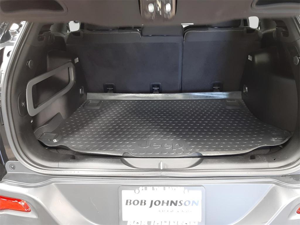used 2015 Jeep Cherokee car, priced at $12,990