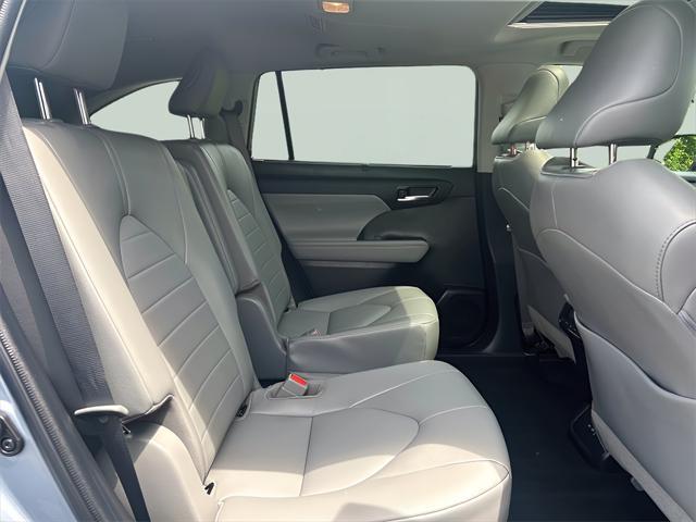 used 2022 Toyota Highlander car, priced at $35,927