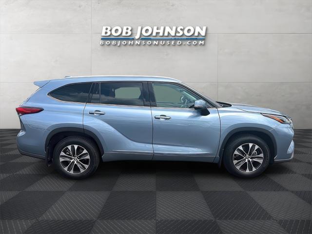 used 2022 Toyota Highlander car, priced at $36,527