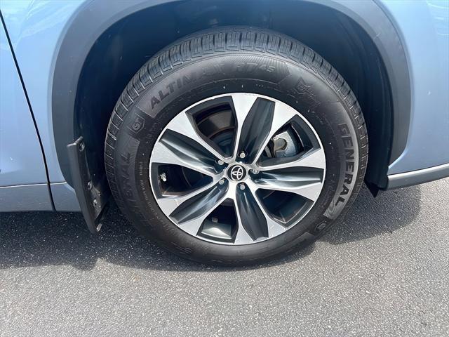 used 2022 Toyota Highlander car, priced at $36,527