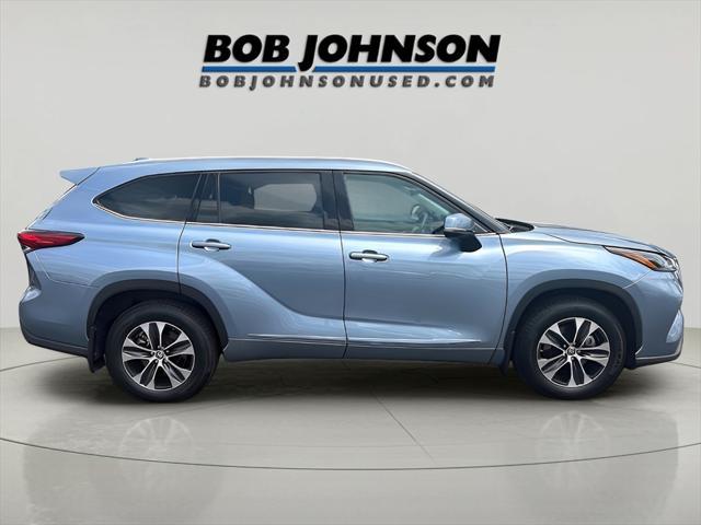 used 2022 Toyota Highlander car, priced at $35,927