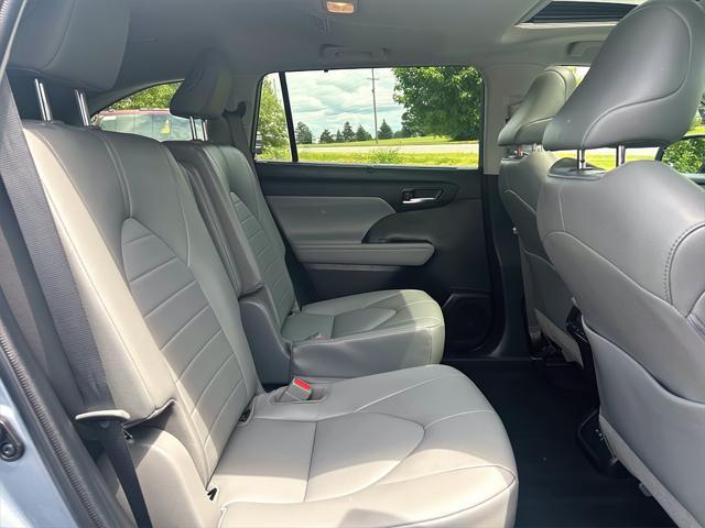 used 2022 Toyota Highlander car, priced at $36,527