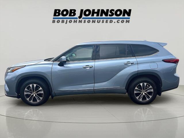 used 2022 Toyota Highlander car, priced at $35,927
